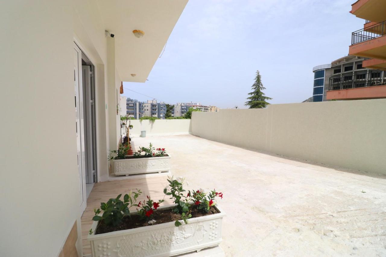 Hotel Kristal Vlorë Exterior foto